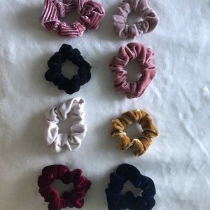 8 soft scrunchies